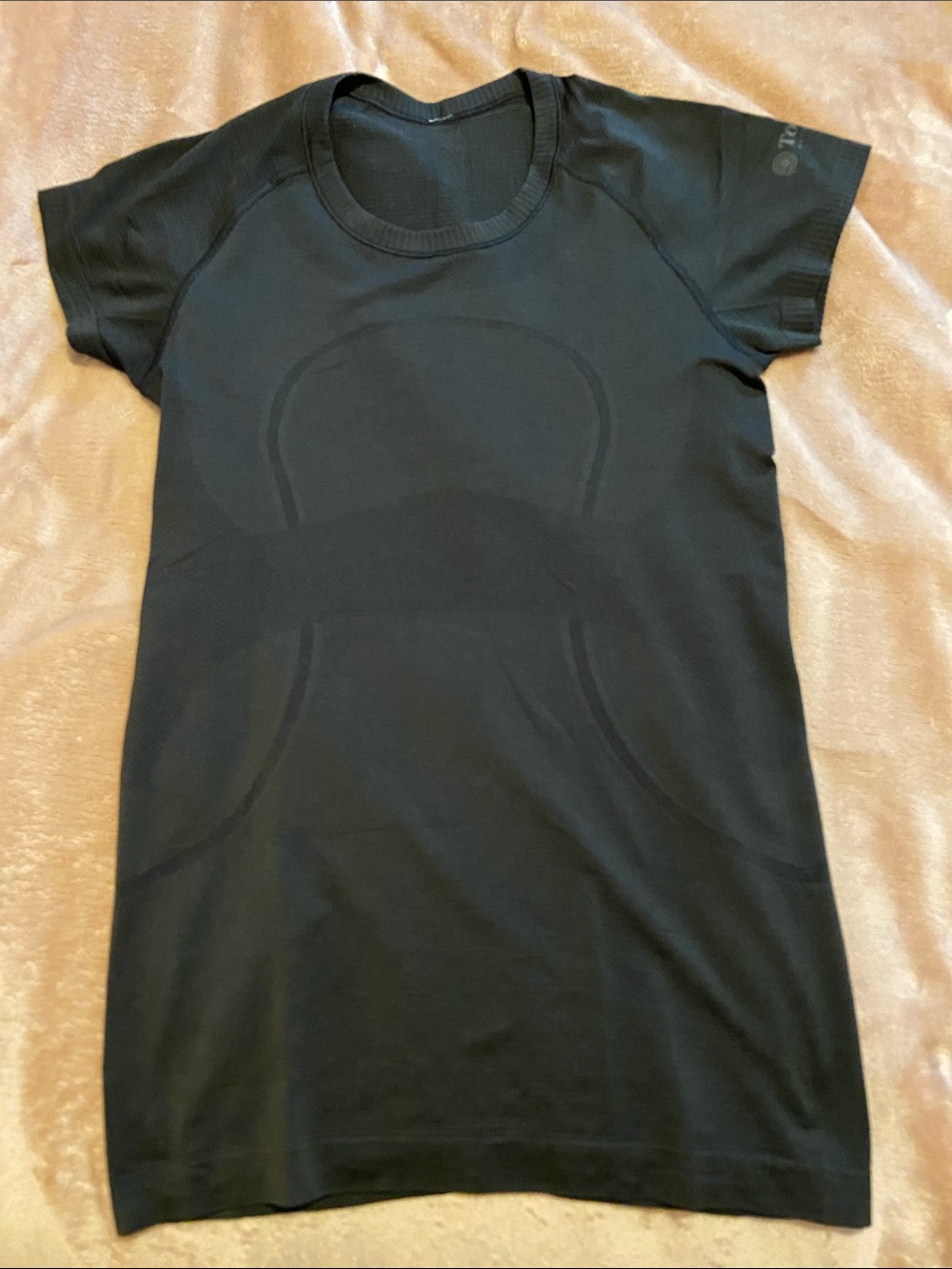 lululemon swiftly black Toronto waterfront 10K tee.